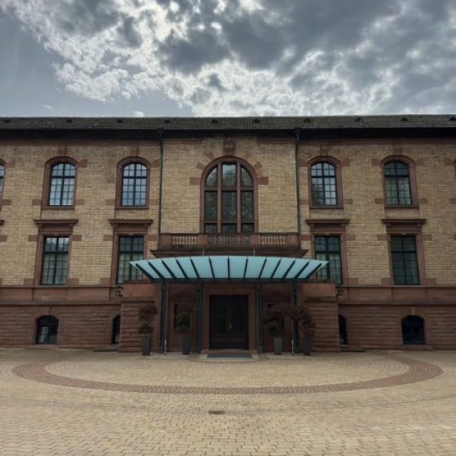 ✨ Vorhang auf – und immer ausverkauft! 

Mit den Bremer Stadtmusikanten waren wir die letzten drei Tage in Pirmasens und Ludwigshafen zu Gast und durften wunderbare Kinderkonzerte vor vollem Haus spielen. 

Danke an alle kleinen (und großen) Zuhörerinnen und Zuhörer – und ein herzliches Dankeschön an @stadt_pirmasens und @basf_kultur für die tolle Zusammenarbeit! 🎶

#kinderkonzert #kulturfürkinder #musikfürkinder #musikmachtglücklich #klassikfürkinder